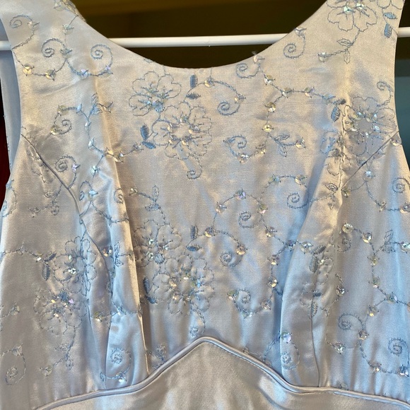 Light blue satin dress - Picture 3 of 3